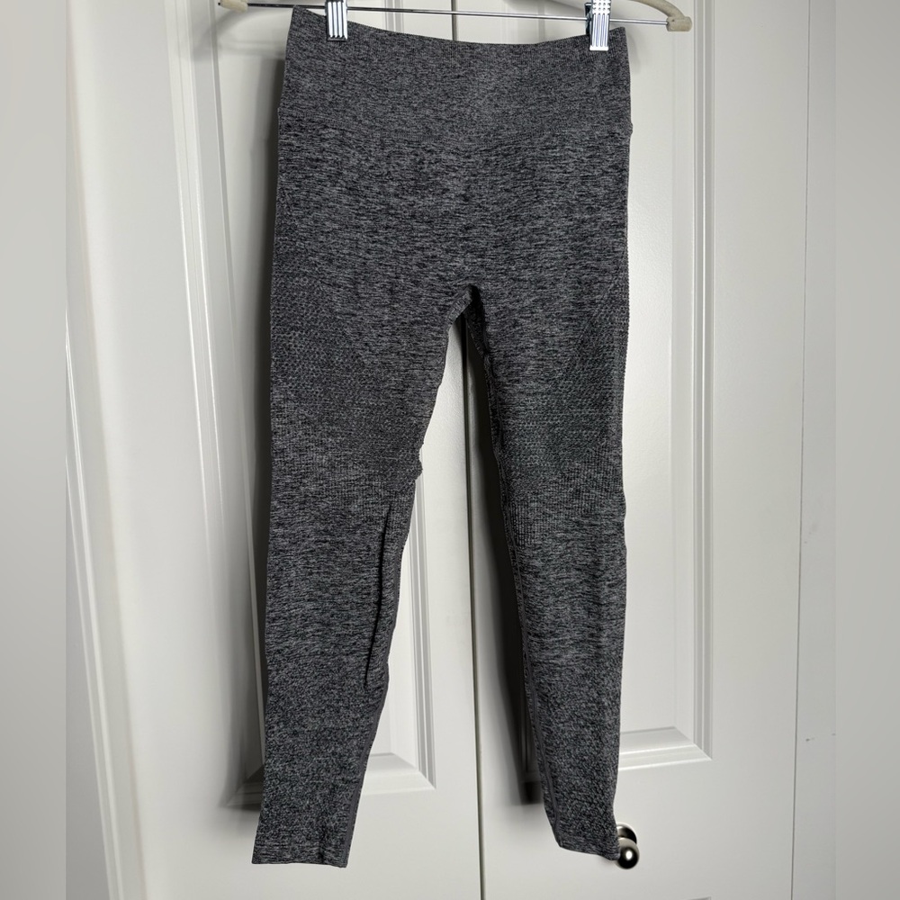 Buff Bunny Cropped Gray High-Waisted Leggings Size Small